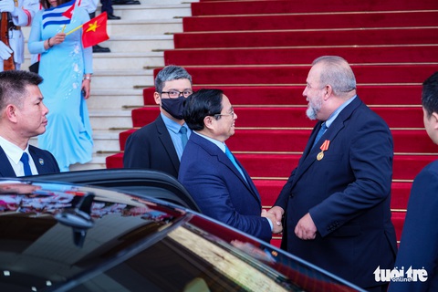 Thủ tướng Cuba nhận Huân chương Hồ Chí Minh - Ảnh 6. Thủ tướng Cuba nhận Huân chương Hồ Chí Minh - Ảnh 6.