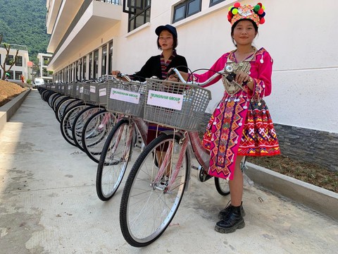 Chủ tịch Quốc hội dự lễ khai giảng năm học mới và khánh thành Trường THPT Kỳ Sơn, Nghệ An - Ảnh 4. Chủ tịch Quốc hội dự lễ khai giảng năm học mới và khánh thành Trường THPT Kỳ Sơn, Nghệ An - Ảnh 4.
