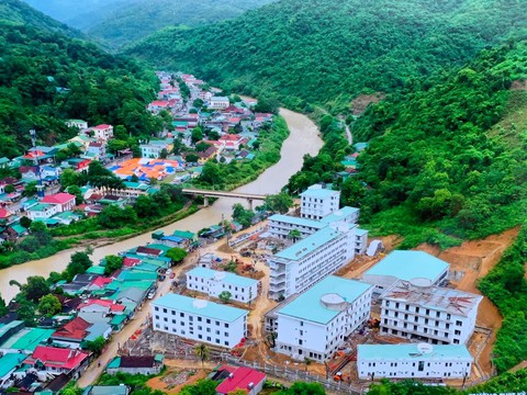 Chủ tịch Quốc hội dự lễ khai giảng năm học mới và khánh thành Trường THPT Kỳ Sơn, Nghệ An - Ảnh 1. Chủ tịch Quốc hội dự lễ khai giảng năm học mới và khánh thành Trường THPT Kỳ Sơn, Nghệ An - Ảnh 1.