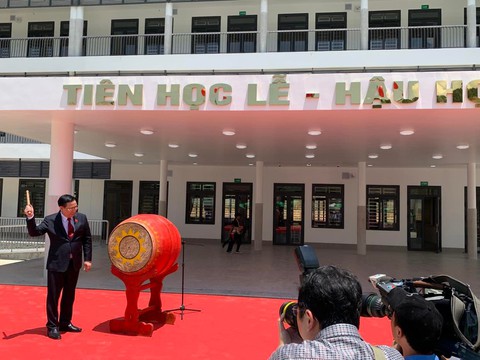 Chủ tịch Quốc hội dự lễ khai giảng năm học mới và khánh thành Trường THPT Kỳ Sơn, Nghệ An - Ảnh 2. Chủ tịch Quốc hội dự lễ khai giảng năm học mới và khánh thành Trường THPT Kỳ Sơn, Nghệ An - Ảnh 2.