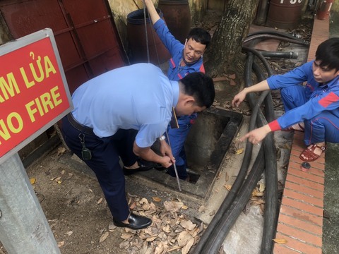 Thêm 16 cây xăng ở Hà Nội dừng bán vì... hết xăng dầu - Ảnh 1. Thêm 16 cây xăng ở Hà Nội dừng bán vì... hết xăng dầu - Ảnh 1.