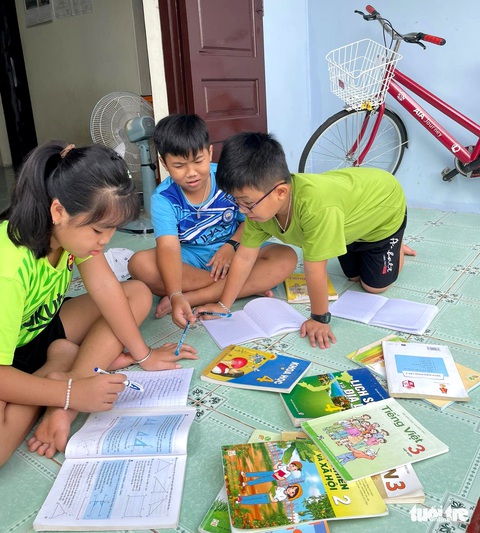 Thầy, trò ở Trường Sa rộn ràng chuẩn bị khai giảng năm học mới - Ảnh 3. Thầy, trò ở Trường Sa rộn ràng chuẩn bị khai giảng năm học mới - Ảnh 3.