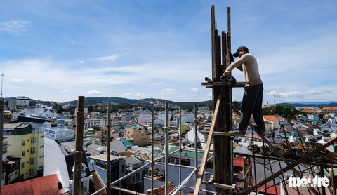 Đà Lạt bất ngờ ngập vì rác, nhà kính, bê tông - Ảnh 6. Đà Lạt bất ngờ ngập vì rác, nhà kính, bê tông - Ảnh 6.