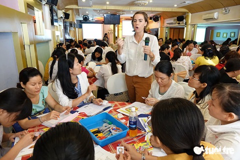 Giáo viên tiếng Anh tiểu học: Thay vì giảm tiết hãy tăng lương! - Ảnh 1. Giáo viên tiếng Anh tiểu học: Thay vì giảm tiết hãy tăng lương! - Ảnh 1.
