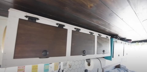 Biến Ford Transit thành nhà di động: Nhỏ nhưng thực dụng cho cô nàng độc thân - Ảnh 5. Biến Ford Transit thành nhà di động: Nhỏ nhưng thực dụng cho cô nàng độc thân - Ảnh 5.