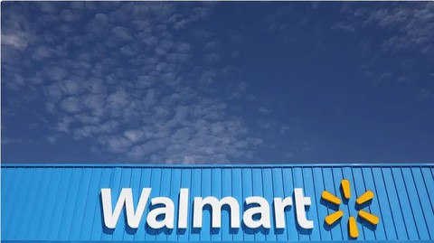 Phi công dọa đâm máy bay xuống cửa hàng Walmart ở Mỹ - Ảnh 1. Phi công dọa đâm máy bay xuống cửa hàng Walmart ở Mỹ - Ảnh 1.