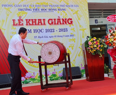 Phó chủ tịch thường trực Quốc hội Trần Thanh Mẫn dự khai giảng năm học mới tại Kiên Giang - Ảnh 1. Phó chủ tịch thường trực Quốc hội Trần Thanh Mẫn dự khai giảng năm học mới tại Kiên Giang - Ảnh 1.