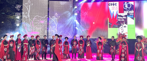 Riêng lĩnh vực sân khấu có 229 nghệ sĩ nhân dân, 1.208 nghệ sĩ ưu tú - Ảnh 2. Riêng lĩnh vực sân khấu có 229 nghệ sĩ nhân dân, 1.208 nghệ sĩ ưu tú - Ảnh 2.