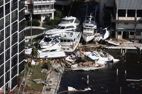Bang Florida ngổn ngang sau bão Ian - Ảnh 1. Bang Florida ngổn ngang sau bão Ian - Ảnh 1.