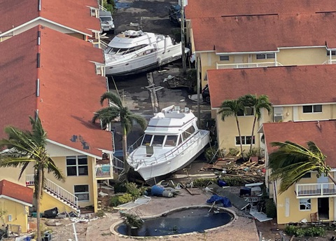 Bang Florida ngổn ngang sau bão Ian - Ảnh 2. Bang Florida ngổn ngang sau bão Ian - Ảnh 2.