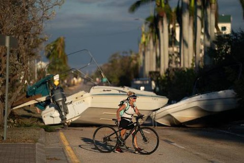 Bang Florida ngổn ngang sau bão Ian - Ảnh 4. Bang Florida ngổn ngang sau bão Ian - Ảnh 4.