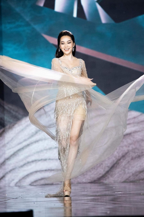 Loạt sạn váy áo trong đêm chung khảo Miss Grand Vietnam - Ảnh 4. Loạt sạn váy áo trong đêm chung khảo Miss Grand Vietnam - Ảnh 4.