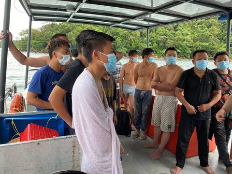 Campuchia nói 7 thi thể dạt vào bờ biển Phú Quốc nghi liên quan vụ chìm tàu ngày 22-9 - Ảnh 1. Campuchia nói 7 thi thể dạt vào bờ biển Phú Quốc nghi liên quan vụ chìm tàu ngày 22-9 - Ảnh 1.