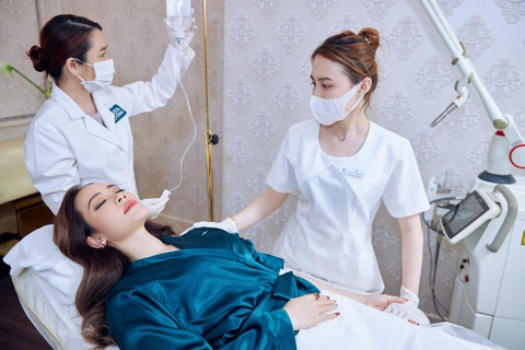 CEO Dee Trương - Người đứng sau chiến dịch ‘Hãy là chính mình nhưng hoàn thiện hơn mỗi ngày - Ảnh 2. CEO Dee Trương - Người đứng sau chiến dịch ‘Hãy là chính mình nhưng hoàn thiện hơn mỗi ngày - Ảnh 2.