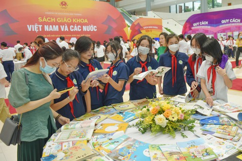 Phương án học sinh mượn sách giáo khoa: Nhà nước chi năm đầu 3.500 tỉ đồng - Ảnh 2. Phương án học sinh mượn sách giáo khoa: Nhà nước chi năm đầu 3.500 tỉ đồng - Ảnh 2.