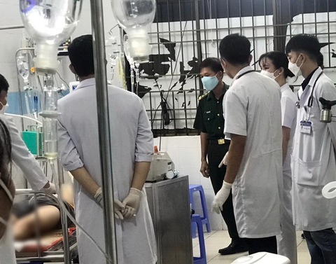 12 người chết trên tàu Trung Quốc đi qua Côn Đảo, nghi ngộ độc thực phẩm - Ảnh 1. 12 người chết trên tàu Trung Quốc đi qua Côn Đảo, nghi ngộ độc thực phẩm - Ảnh 1.