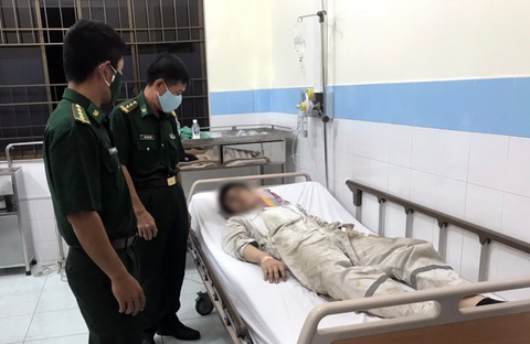 12 người chết trên tàu Trung Quốc đi qua Côn Đảo, nghi ngộ độc thực phẩm - Ảnh 3. 12 người chết trên tàu Trung Quốc đi qua Côn Đảo, nghi ngộ độc thực phẩm - Ảnh 3.