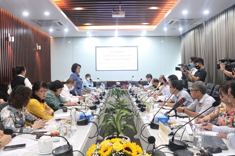 Bệnh viện Chợ Rẫy không có nguồn tái đầu tư, bác sĩ phải gánh nhiều việc - Ảnh 1. Bệnh viện Chợ Rẫy không có nguồn tái đầu tư, bác sĩ phải gánh nhiều việc - Ảnh 1.
