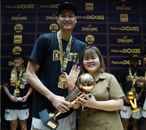 Cầu thủ 2m03 Phú Vinh ‘chốt hạ’ VBA 2022 với niềm vui kép - Ảnh 4. Cầu thủ 2m03 Phú Vinh ‘chốt hạ’ VBA 2022 với niềm vui kép - Ảnh 4.