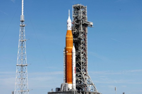 2 lần hoãn phóng tàu vũ trụ Orion lên Mặt trăng: NASA dùng hàng cũ để tiết kiệm? - Ảnh 1. 2 lần hoãn phóng tàu vũ trụ Orion lên Mặt trăng: NASA dùng hàng cũ để tiết kiệm? - Ảnh 1.
