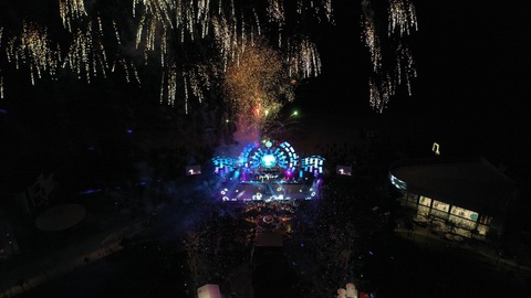 15.000 khán giả ‘quẩy’ cực sung cùng Tóc Tiên, Isaac tại Lets Charm Fest 2022 - Ảnh 8. 15.000 khán giả ‘quẩy’ cực sung cùng Tóc Tiên, Isaac tại Lets Charm Fest 2022 - Ảnh 8.