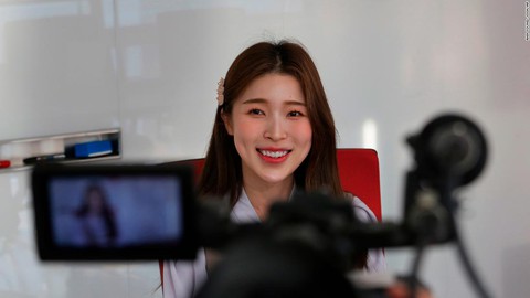 Những người Triều Tiên đào tẩu thành sao ở Hàn Quốc nhờ YouTube - Ảnh 1. Những người Triều Tiên đào tẩu thành sao ở Hàn Quốc nhờ YouTube - Ảnh 1.