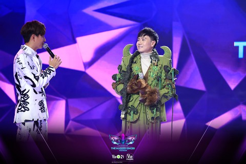 Ca sĩ mặt nạ: Buffalove chính là hit-maker Vương Anh Tú - Ảnh 6. Ca sĩ mặt nạ: Buffalove chính là hit-maker Vương Anh Tú - Ảnh 6.