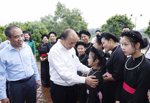Chủ tịch nước Nguyễn Xuân Phúc dâng hương tại Khu di tích quốc gia đặc biệt Tân Trào - Ảnh 2. Chủ tịch nước Nguyễn Xuân Phúc dâng hương tại Khu di tích quốc gia đặc biệt Tân Trào - Ảnh 2.