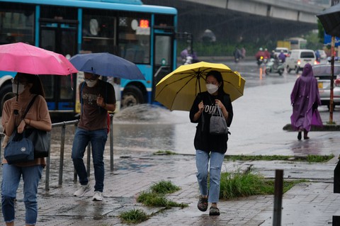 Thời tiết hôm nay 4-9: Bắc Bộ mưa sớm, vùng mưa dịch chuyển vào phía Nam - Ảnh 1. Thời tiết hôm nay 4-9: Bắc Bộ mưa sớm, vùng mưa dịch chuyển vào phía Nam - Ảnh 1.