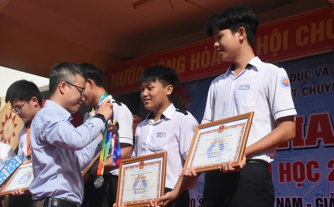 GS Phan Thành Nam nói về chữ dũng trong học tập và cuộc đời - Ảnh 3. GS Phan Thành Nam nói về chữ dũng trong học tập và cuộc đời - Ảnh 3.