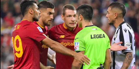 AS Roma cùng Mourinho thảm bại trước Udinese - Ảnh 2. AS Roma cùng Mourinho thảm bại trước Udinese - Ảnh 2.