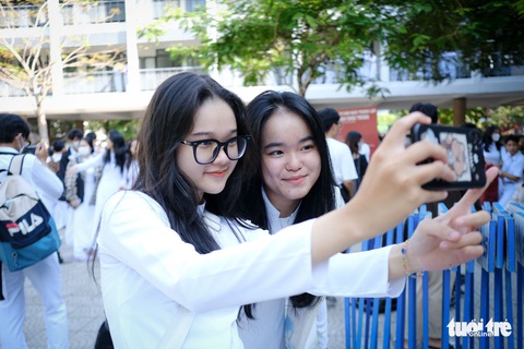 Năm học mới mong tăng lương giáo viên, không còn cảnh bốc thăm đi học - Ảnh 1. Năm học mới mong tăng lương giáo viên, không còn cảnh bốc thăm đi học - Ảnh 1.