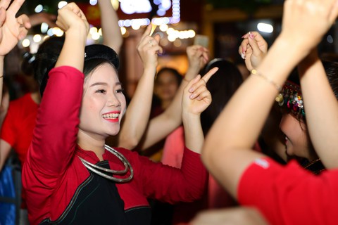 Vui hết cỡ ở lễ hội Trung thu lớn nhất Việt Nam - Ảnh 8. Vui hết cỡ ở lễ hội Trung thu lớn nhất Việt Nam - Ảnh 8.