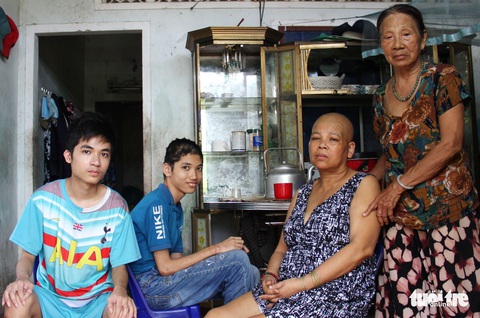 Nuôi con chữ trong ngôi nhà chưa một ngày yên - Ảnh 3. Nuôi con chữ trong ngôi nhà chưa một ngày yên - Ảnh 3.