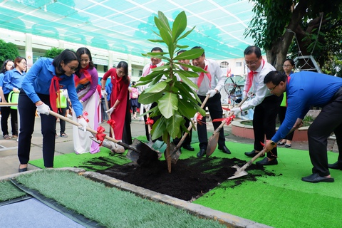 Hướng trẻ làm nghìn việc tốt, học hành chăm - Ảnh 2. Hướng trẻ làm nghìn việc tốt, học hành chăm - Ảnh 2.