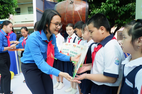 Hướng trẻ làm nghìn việc tốt, học hành chăm - Ảnh 4. Hướng trẻ làm nghìn việc tốt, học hành chăm - Ảnh 4.