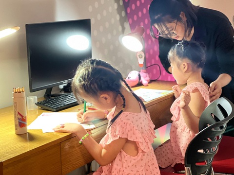 Phòng ngừa cận thị học đường kịp thời và đúng cách - Ảnh 1. Phòng ngừa cận thị học đường kịp thời và đúng cách - Ảnh 1.