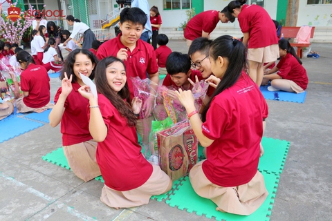 MV We Are The World - Món quà iSers dành tặng học sinh ngày khai giảng - Ảnh 4. MV We Are The World - Món quà iSers dành tặng học sinh ngày khai giảng - Ảnh 4.