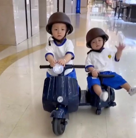 Thực hư đoạn clip cặp sinh đôi kung-fu trong bụng mẹ - Ảnh 2. Thực hư đoạn clip cặp sinh đôi kung-fu trong bụng mẹ - Ảnh 2.