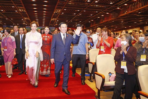 UNESCO chọn Tràng An cùng với 3 di sản khác trên thế giới để thí điểm một dự án về du lịch bền vững - Ảnh 3. UNESCO chọn Tràng An cùng với 3 di sản khác trên thế giới để thí điểm một dự án về du lịch bền vững - Ảnh 3.