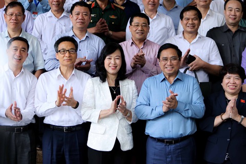 Thủ tướng yêu cầu cắt giảm tối đa thủ tục rườm rà, giải quyết ngay tình trạng thiếu thuốc, thiết bị - Ảnh 1. Thủ tướng yêu cầu cắt giảm tối đa thủ tục rườm rà, giải quyết ngay tình trạng thiếu thuốc, thiết bị - Ảnh 1.