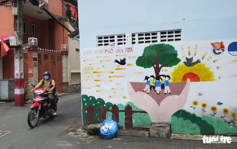 Những công trình chống vẽ bậy ở Sài Gòn - Ảnh 4. Những công trình chống vẽ bậy ở Sài Gòn - Ảnh 4.