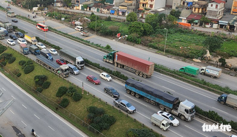 Doanh nghiệp vận tải đường bộ than khó vì giá dầu đã tăng mà còn thiếu hàng - Ảnh 1. Doanh nghiệp vận tải đường bộ than khó vì giá dầu đã tăng mà còn thiếu hàng - Ảnh 1.