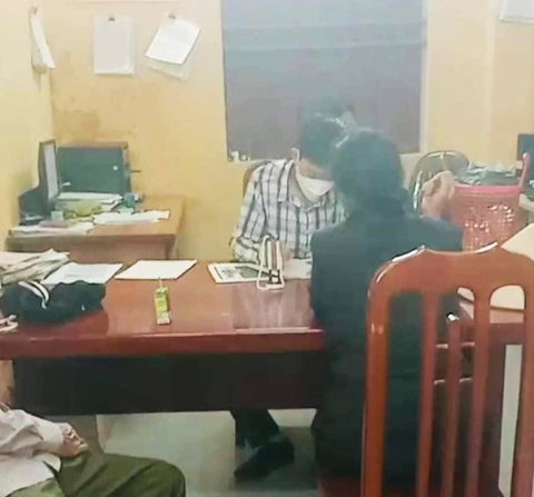 Chặn đón được một phụ nữ chở bé lớp 1 đi sau giờ tan học - Ảnh 2. Chặn đón được một phụ nữ chở bé lớp 1 đi sau giờ tan học - Ảnh 2.