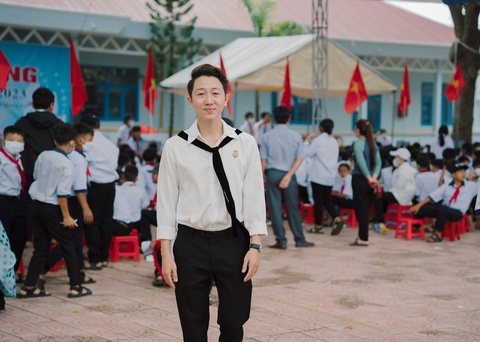 Cưng gì đâu, Phương Thanh vượt hàng trăm km dự lễ khai giảng trường làng - Ảnh 3. Cưng gì đâu, Phương Thanh vượt hàng trăm km dự lễ khai giảng trường làng - Ảnh 3.