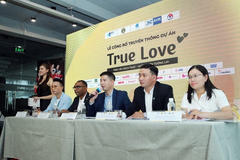 Lê Huỳnh Đức, Văn Quyến, Công Vinh tái xuất đối đầu với đội bóng huyền thoại Borussia Dortmund - Ảnh 1. Lê Huỳnh Đức, Văn Quyến, Công Vinh tái xuất đối đầu với đội bóng huyền thoại Borussia Dortmund - Ảnh 1.