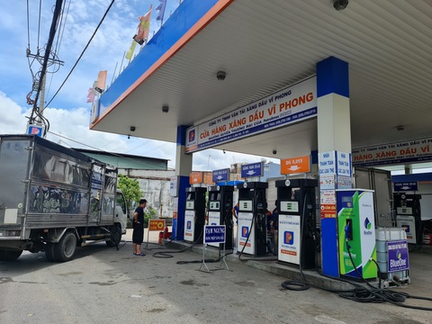 Lo tiếp tục đứt nguồn cung xăng dầu - Ảnh 1. Lo tiếp tục đứt nguồn cung xăng dầu - Ảnh 1.