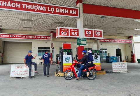 Lo tiếp tục đứt nguồn cung xăng dầu - Ảnh 2. Lo tiếp tục đứt nguồn cung xăng dầu - Ảnh 2.