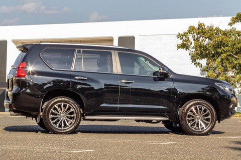 Quá mê Toyota, chủ xe kỳ công độ Lexus GX 460 thành Land Cruiser Prado - Ảnh 6. Quá mê Toyota, chủ xe kỳ công độ Lexus GX 460 thành Land Cruiser Prado - Ảnh 6.