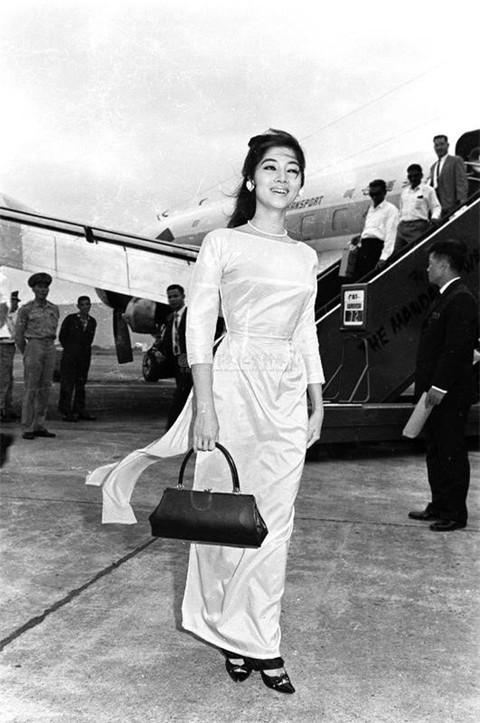 Nghệ sĩ Kim Cương: Mười mấy năm nay Thẩm Thúy Hằng tu tại gia - Ảnh 4. Nghệ sĩ Kim Cương: Mười mấy năm nay Thẩm Thúy Hằng tu tại gia - Ảnh 4.
